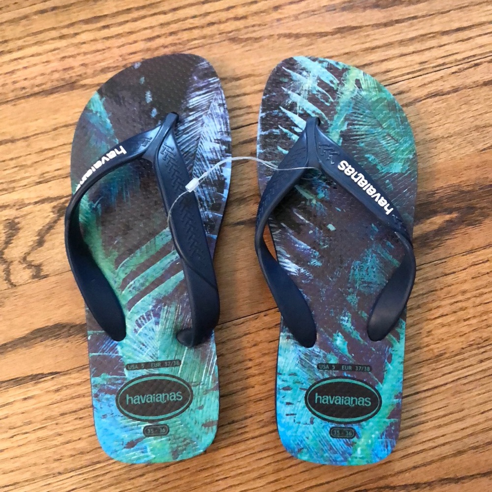 Cute tropical Havaianas flip flops